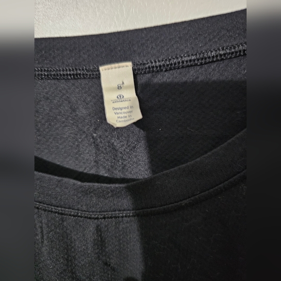Classic Black Women's Top Lululemon - Picture 2 of 3
